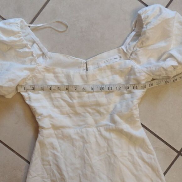ASTR Pleat Front white minidress Viscose Linen blend Dress cross back puff sleev - Picture 4 of 15